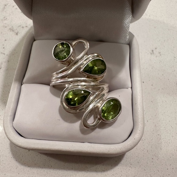 Sterling silver /peridot ring - Picture 1 of 2